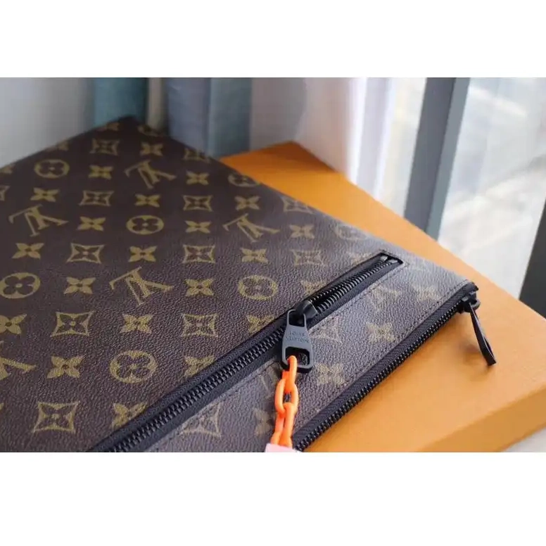 Official Brother Sam LV 19T1L0029 Bags 0604